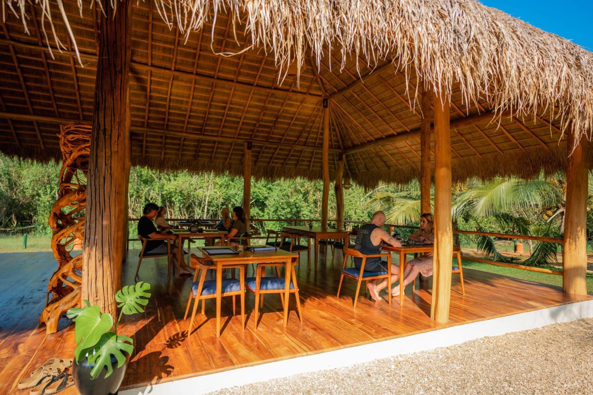 Hotel Omkara Rekawa Tangalle Esterno foto
