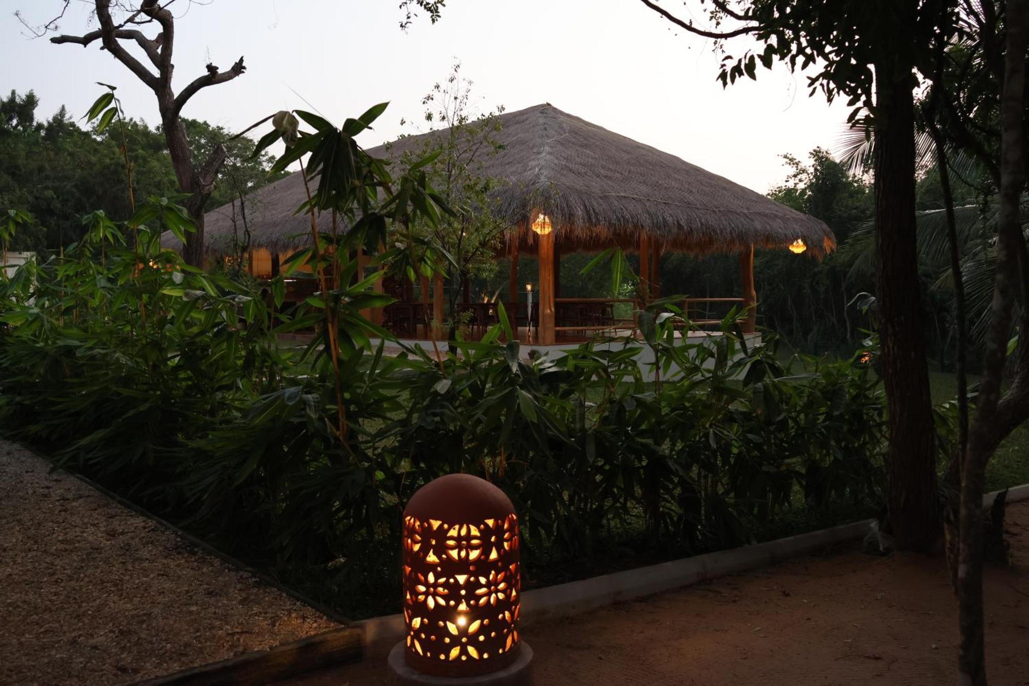 Hotel Omkara Rekawa Tangalle Esterno foto