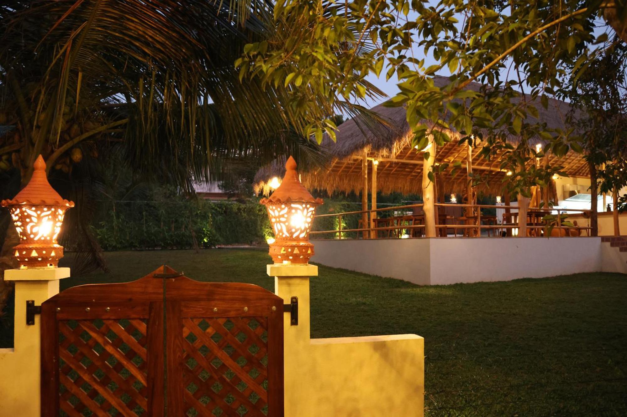 Hotel Omkara Rekawa Tangalle Esterno foto