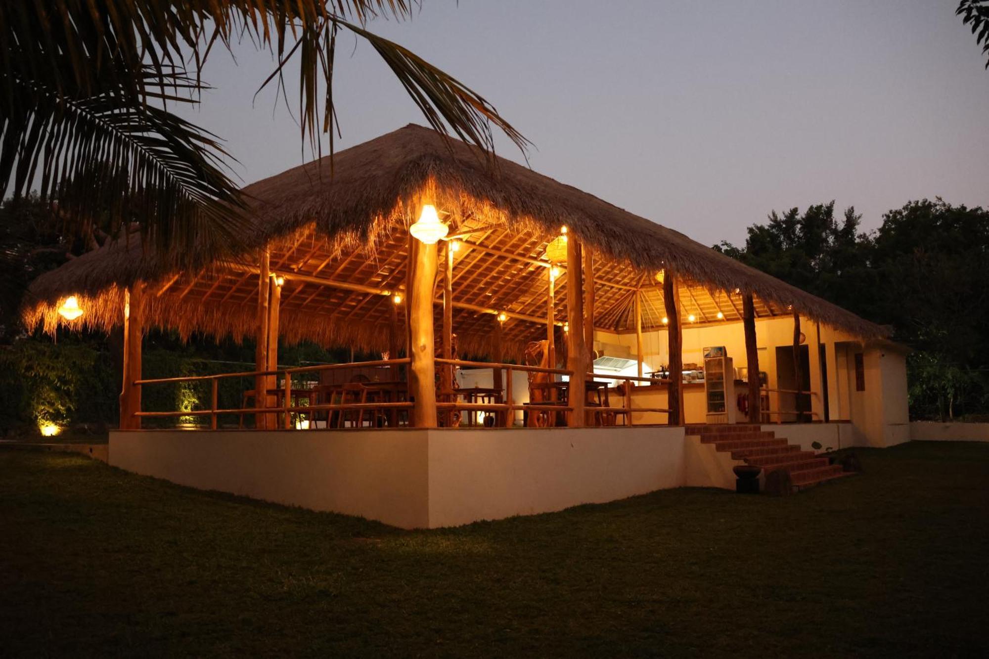 Hotel Omkara Rekawa Tangalle Esterno foto