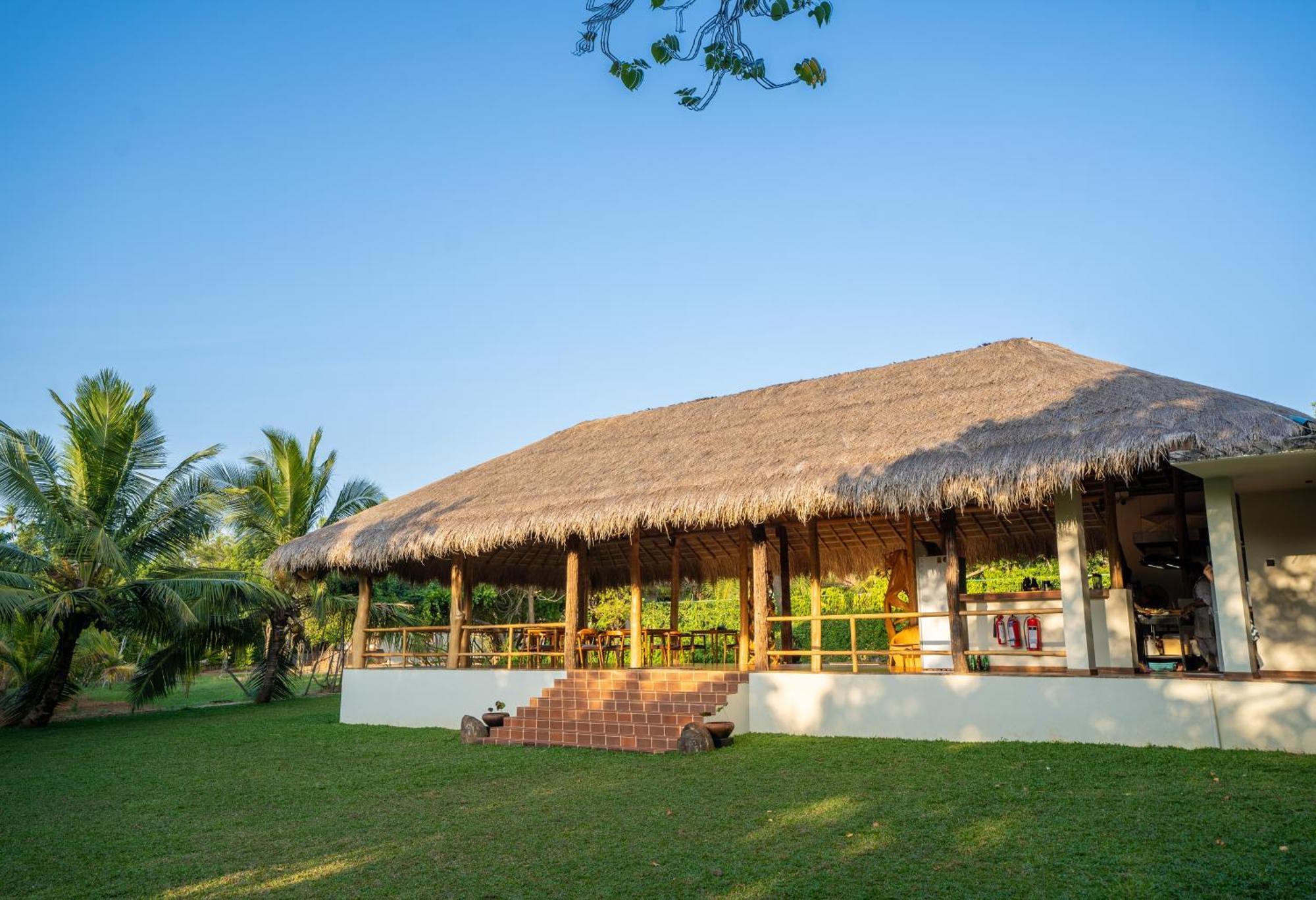 Hotel Omkara Rekawa Tangalle Esterno foto
