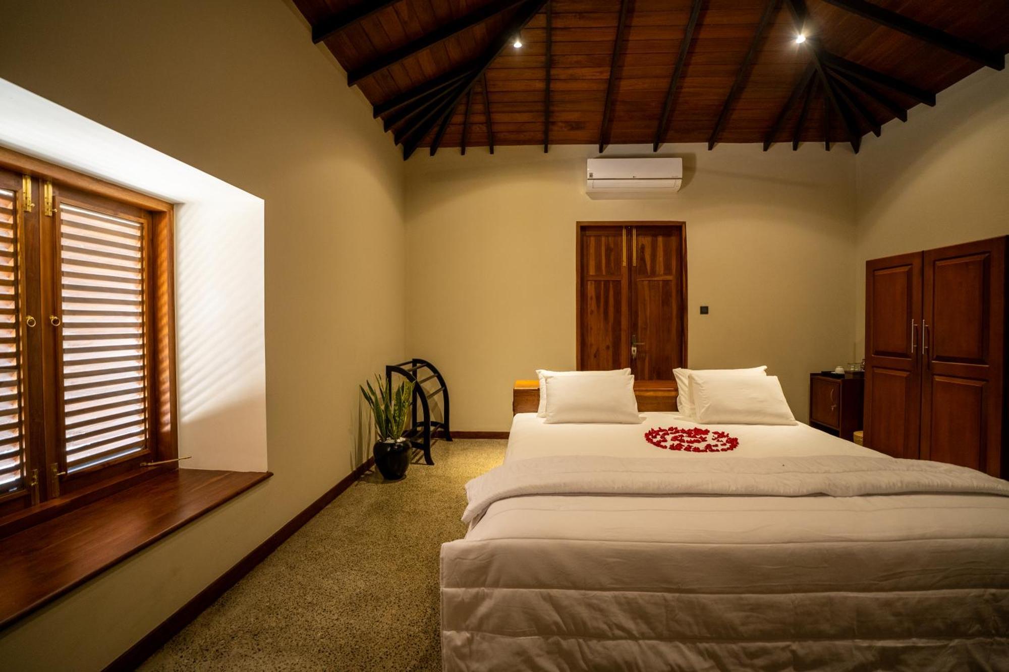 Hotel Omkara Rekawa Tangalle Esterno foto