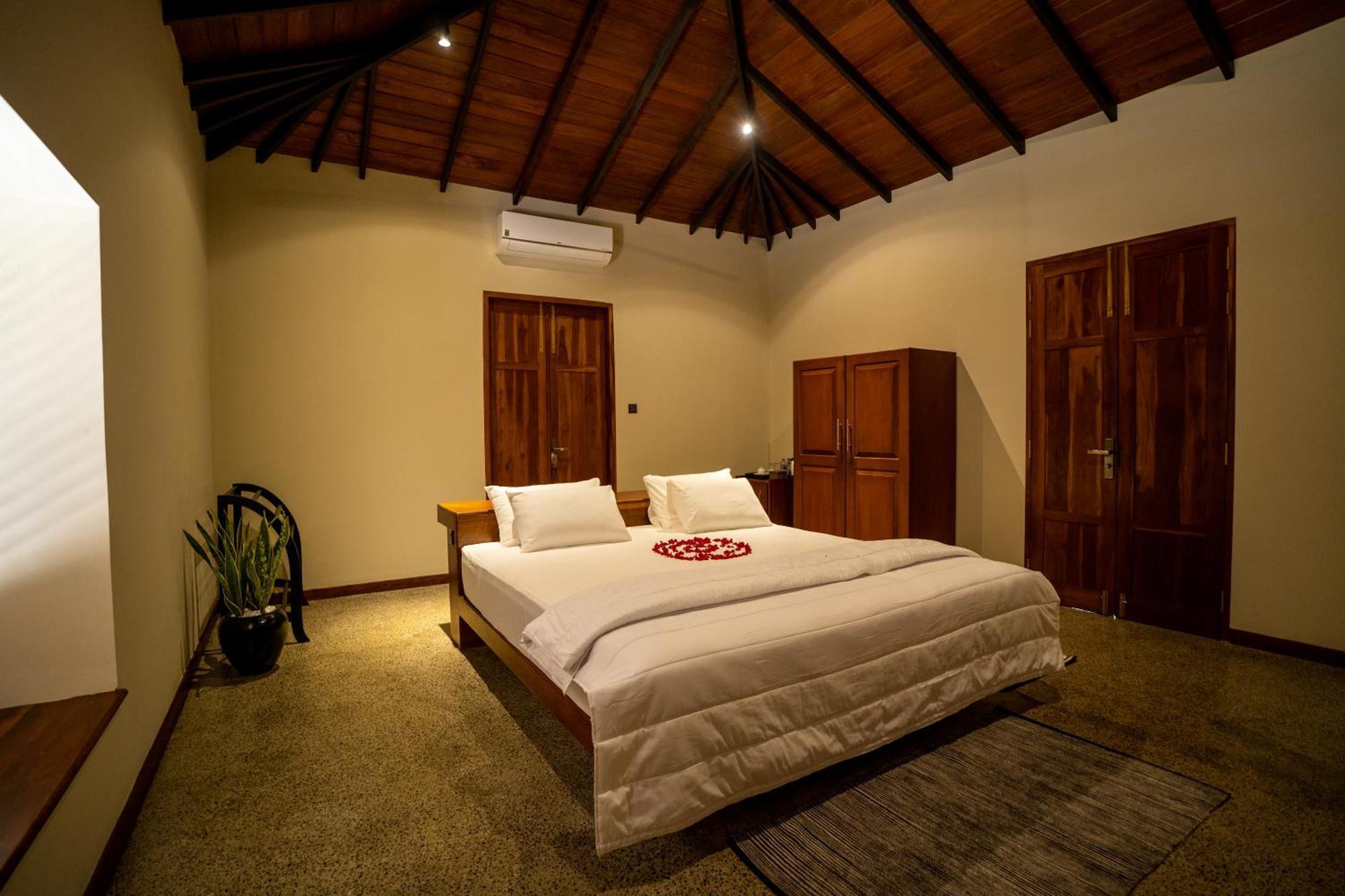 Hotel Omkara Rekawa Tangalle Esterno foto
