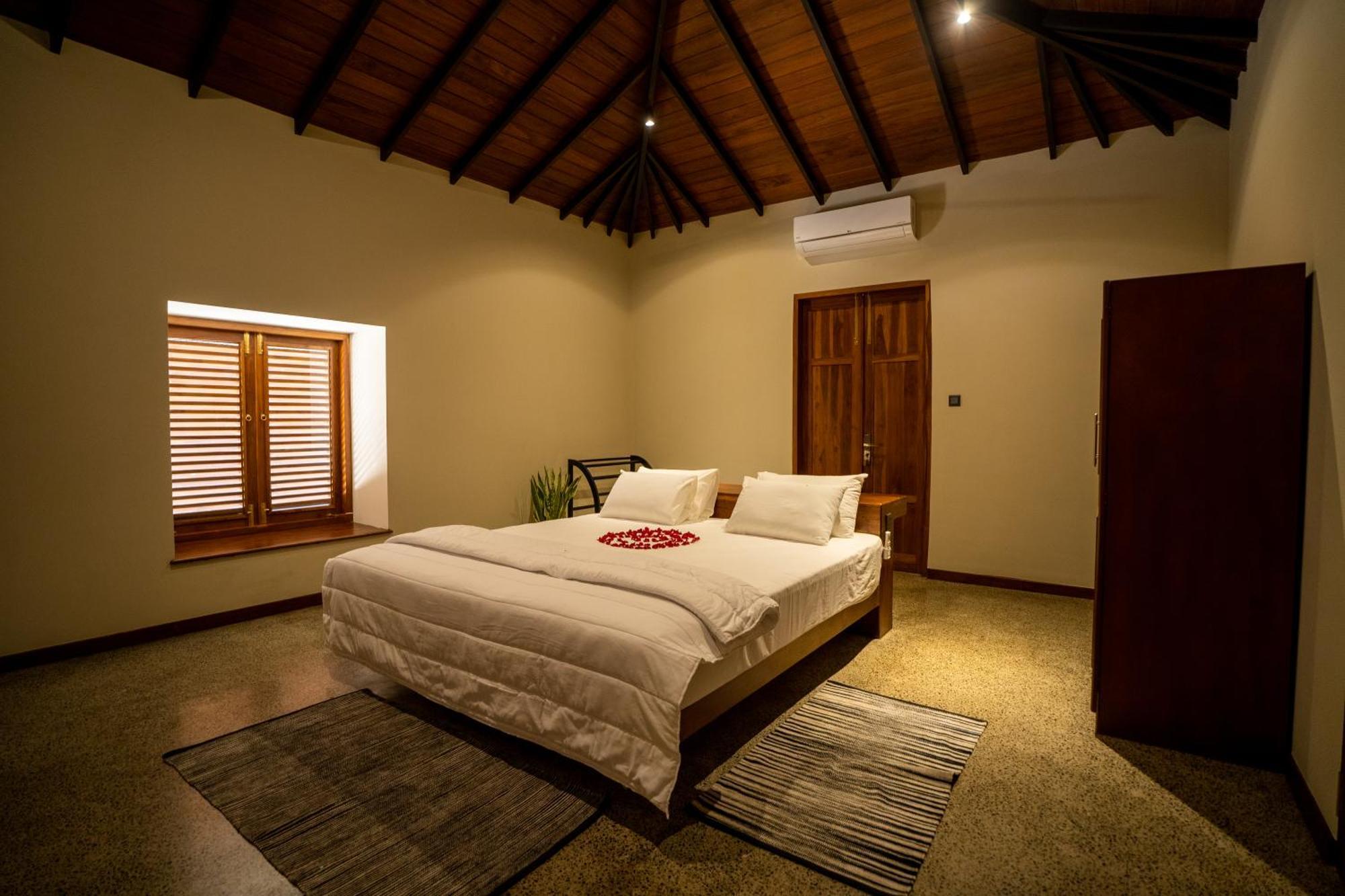 Hotel Omkara Rekawa Tangalle Esterno foto