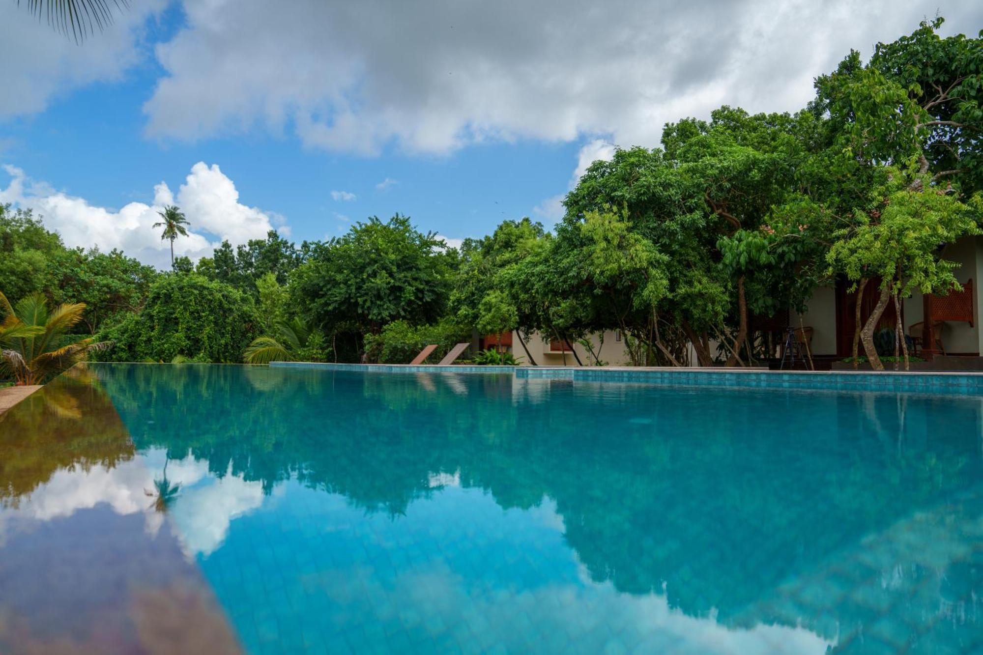 Hotel Omkara Rekawa Tangalle Esterno foto